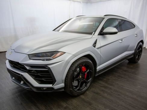 Used 2022 Lamborghini Urus image 3