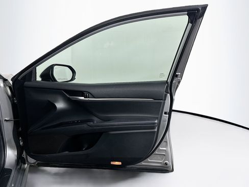 Used 2019 Toyota Camry LE FWD image 29