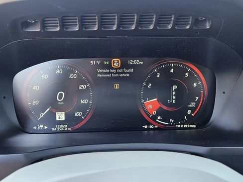 Used 2017 Volvo XC90 T6 Momentum w/ Vision Package image 11