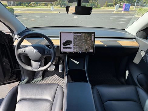 Used 2020 Tesla Model Y Performance image 11