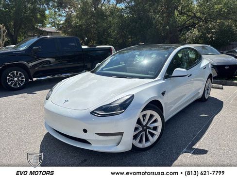 Used 2023 Tesla Model 3 Standard Range image 1