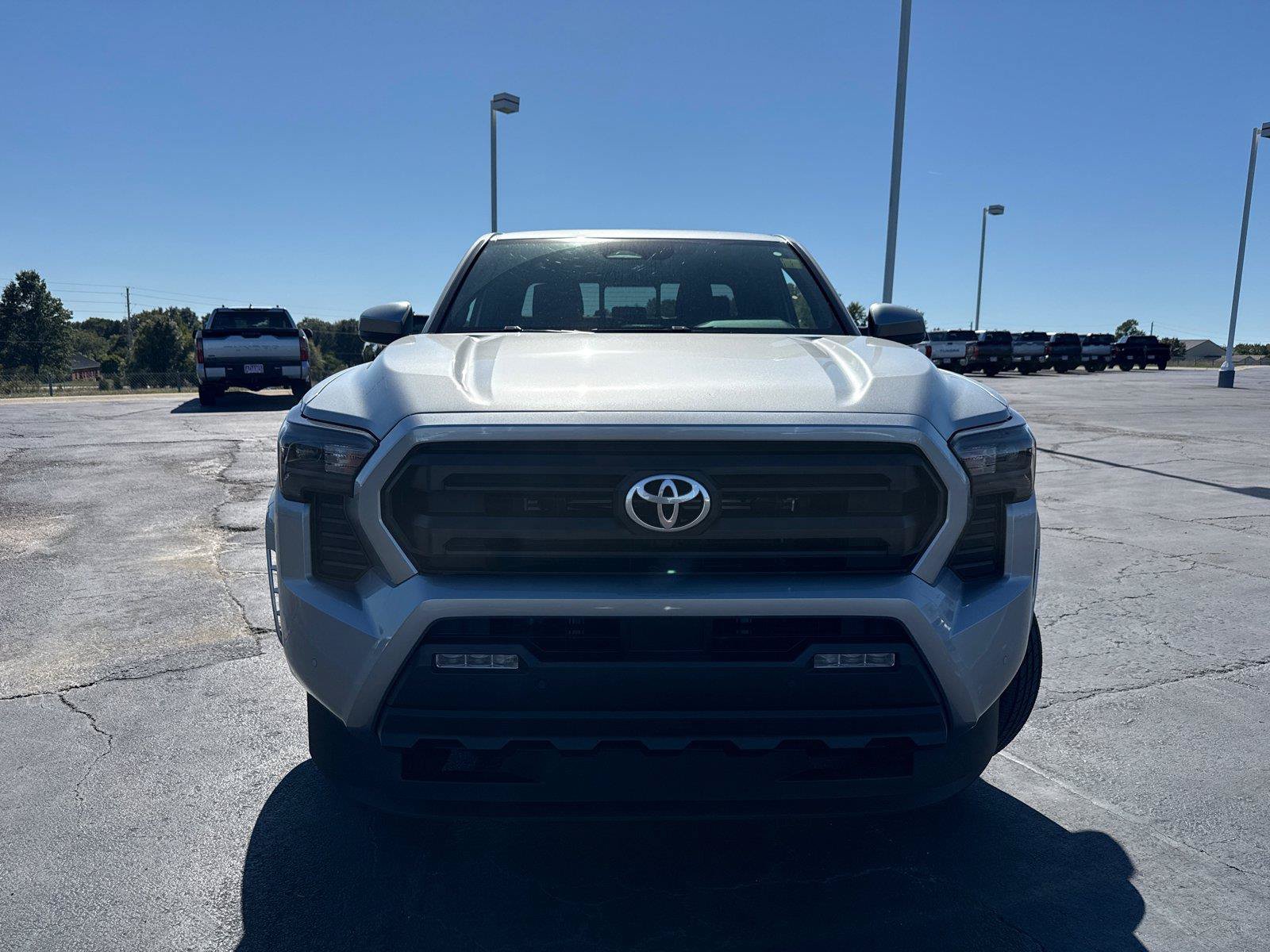 Used 2026 Toyota Tacoma SR5 AWD/4WD image 3