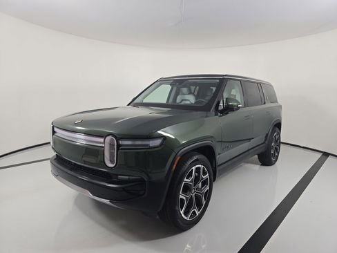 Used 2025 Rivian R1S Adventure image 1