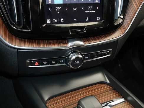 Used 2023 Volvo XC60 B5 Plus w/ Protection Package Premier image 19