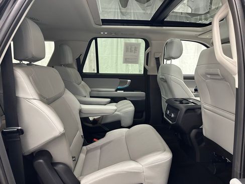 Used 2025 Ford Expedition Max Platinum image 59