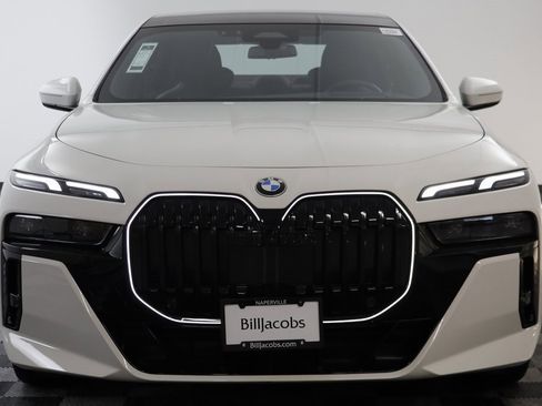 Certified 2025 BMW 740i xDrive 740i xDrive w/ Premium Package image 23