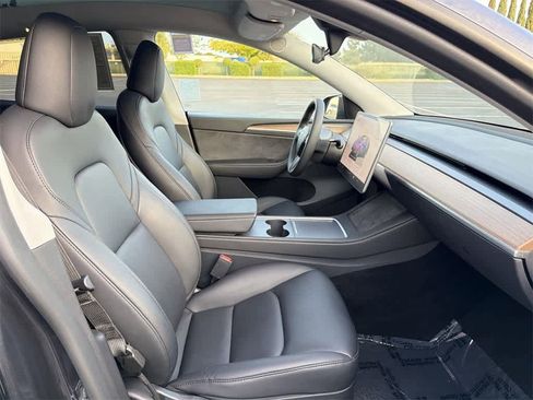 Used 2024 Tesla Model Y image 40
