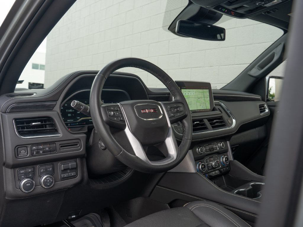 Used 2023 GMC Yukon XL SLT w/ SLT Premium Package AWD/4WD image 4