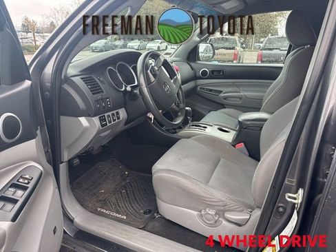 Used 2014 Toyota Tacoma 4x4 Double Cab w/ TRD Off-Road Package image 6