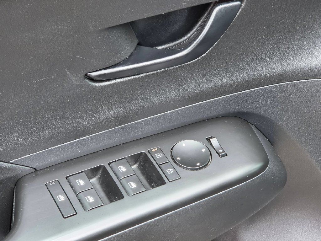 Used 2024 Hyundai Kona SEL AWD/4WD image 13