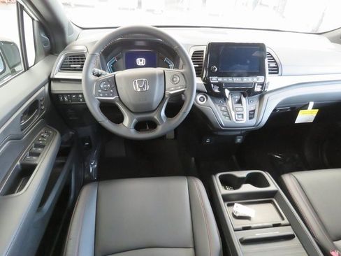 Used 2023 Honda Odyssey Sport image 5