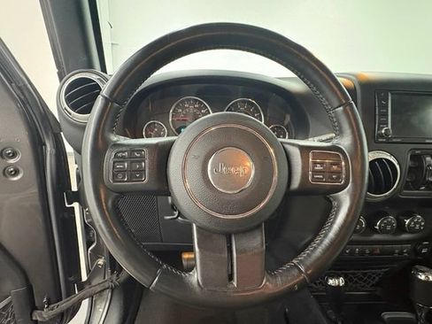 Used 2016 Jeep Wrangler Unlimited Sahara w/ Dual Top Group AWD/4WD image 14