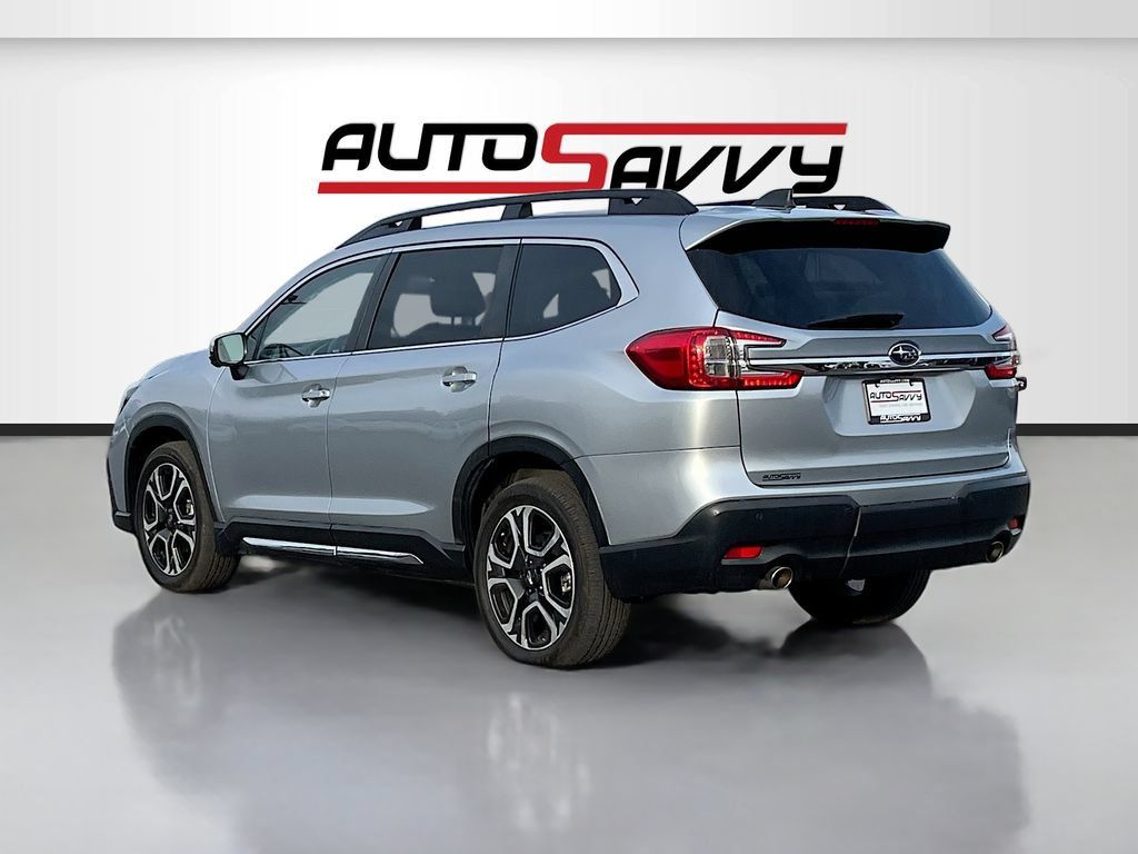 Used 2023 Subaru Ascent Limited w/ Technology Package AWD/4WD image 5
