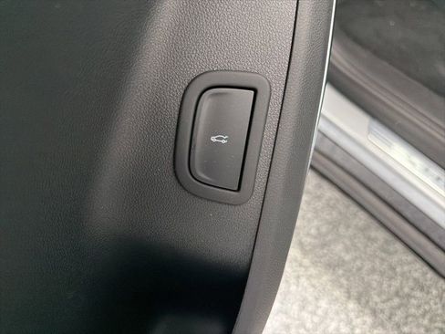 Used 2026 Chevrolet Traverse RS FWD image 24