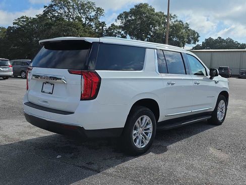 Used 2021 GMC Yukon XL SLT w/ SLT Premium Package image 9