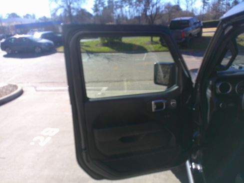 Used 2021 Jeep Wrangler Unlimited Rubicon w/ Trailer Tow Package image 17