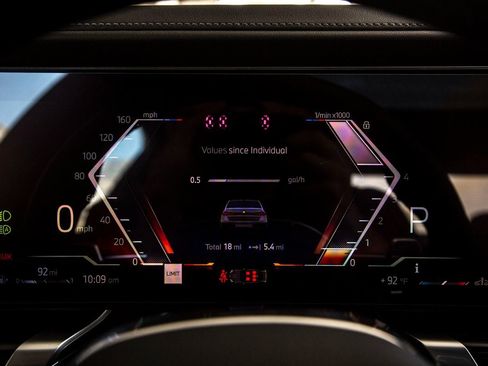 Certified 2025 BMW 760i xDrive w/ Executive Package image 10