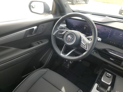 Used 2025 Buick Enclave Preferred w/ Power Package image 17