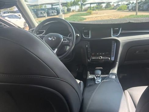 Used 2019 INFINITI QX50 Luxe w/ Navigation Package AWD/4WD image 16