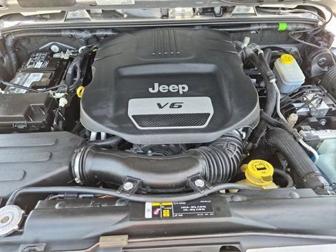 Used 2018 Jeep Wrangler Unlimited Sahara AWD/4WD image 22