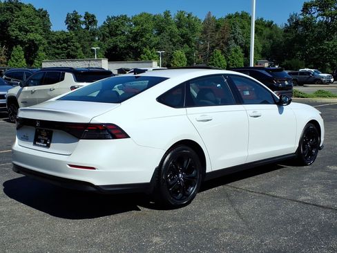 Used 2025 Honda Accord SE image 11