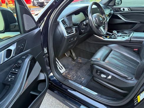 Used 2019 BMW X5 xDrive50i w/ M Sport Package image 25