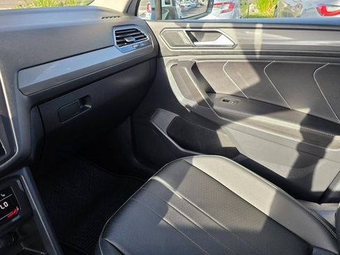 Used 2023 Volkswagen Tiguan SE image 37