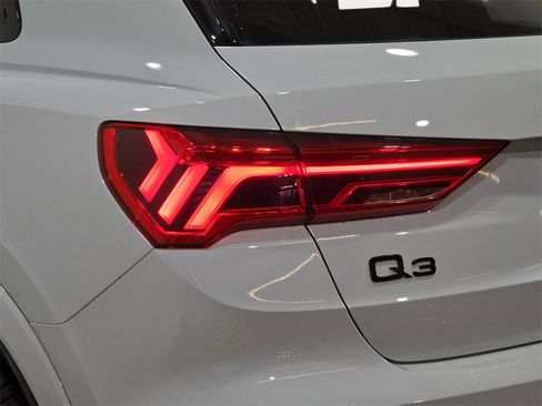 Certified 2025 Audi Q3 2.0T Premium Plus w/ Premium Plus Package image 37