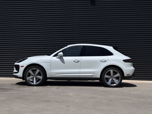 Certified 2026 Porsche Macan AWD/4WD image 2