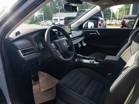 New 2026 Mitsubishi Outlander Trail Edition image 19