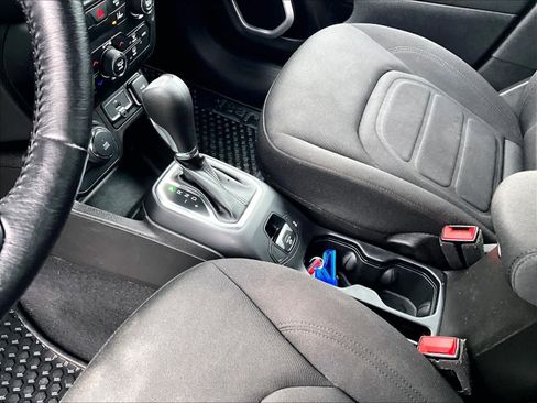 Used 2021 Jeep Renegade Latitude w/ Convenience Group image 36