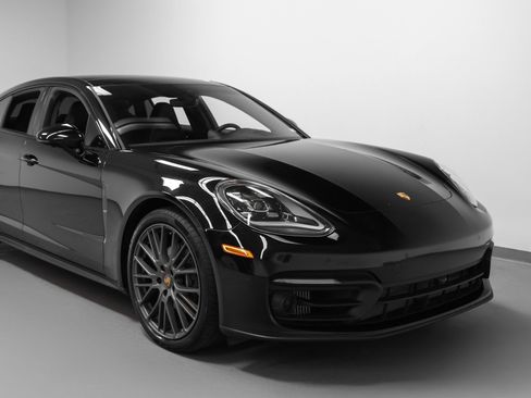 Certified 2023 Porsche Panamera 4 Platinum Edition AWD/4WD image 9