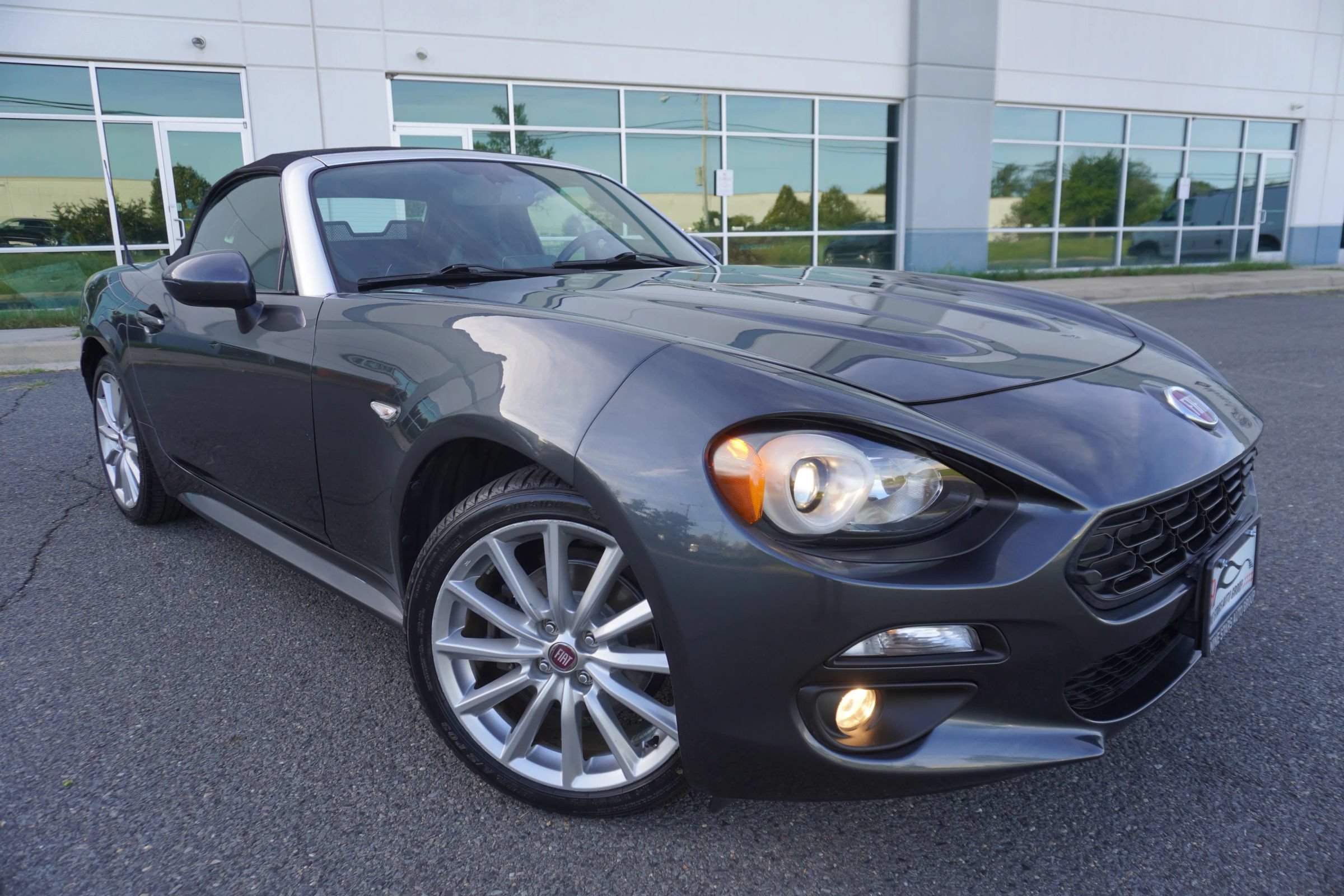 Used 2017 FIAT 124 Spider Lusso RWD image 1