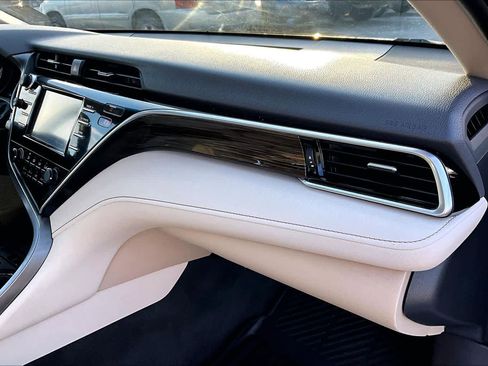Used 2018 Toyota Camry LE image 17