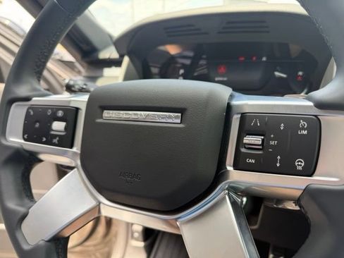 Used 2024 Land Rover Discovery Dynamic SE AWD/4WD image 24