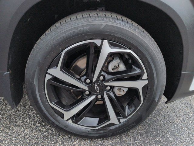 Used 2023 Chevrolet TrailBlazer RS w/ Sun and Liftgate Package FWD image 11