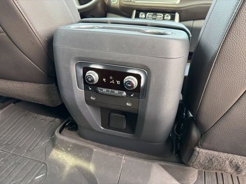 Used 2021 GMC Yukon Denali w/ Denali Premium Package image 35