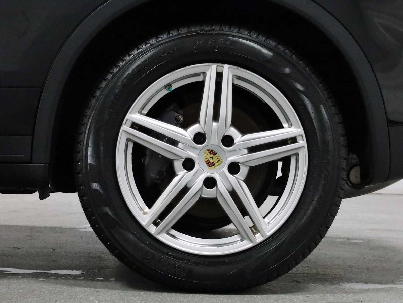 Used 2014 Porsche Cayenne Platinum Edition AWD/4WD image 39