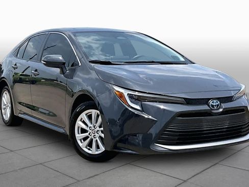 Used 2024 Toyota Corolla XLE FWD image 3