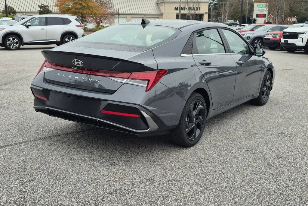 New 2026 Hyundai Elantra SEL Sport FWD image 5