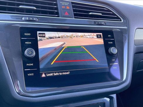 Used 2024 Volkswagen Tiguan SE image 21