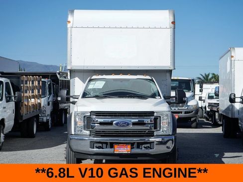 Used 2017 Ford F550 2WD Regular Cab Super Duty image 3