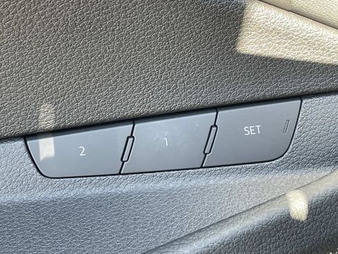 Used 2021 Audi e-tron Premium AWD/4WD image 18