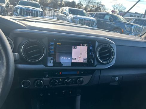 Used 2018 Toyota Tacoma TRD Sport image 16