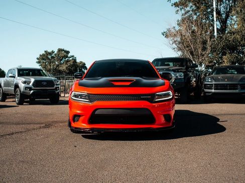 Used 2023 Dodge Charger R/T w/ Technology Group RWD image 2