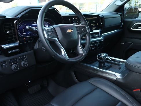 Used 2025 Chevrolet Silverado 1500 LTZ image 2