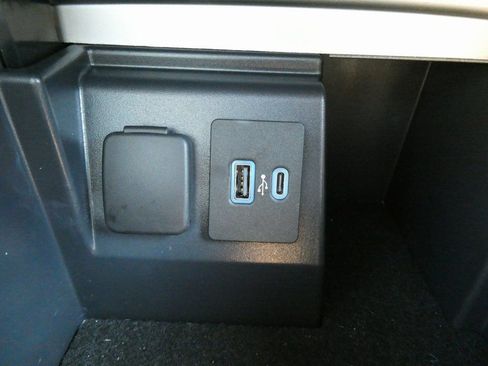 Certified 2021 Ford Explorer Limited w/ Hybrid Equipment Group 310A image 31