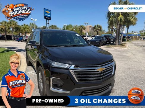 Used 2023 Chevrolet Traverse LT image 2