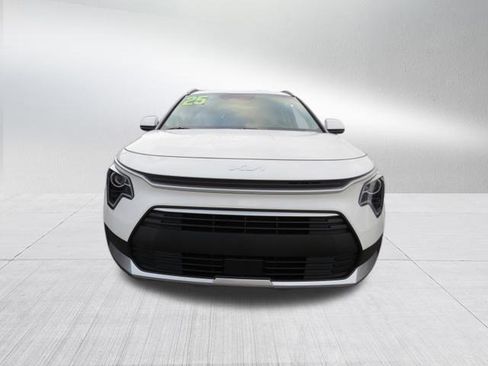 New 2025 Kia Niro EX image 3