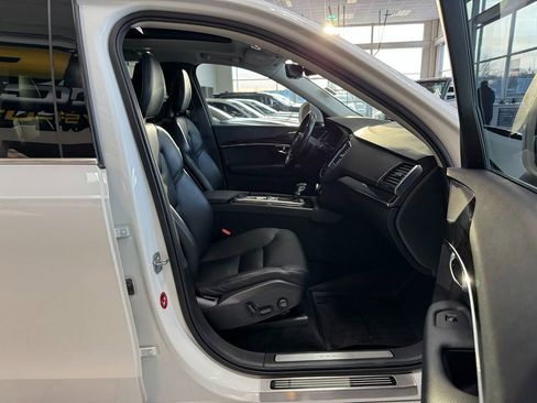 Used 2018 Volvo XC90 T5 Momentum w/ Convenience Package image 16
